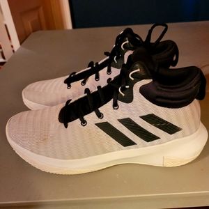 Size 9 Adidas Men's Basketball Shoe